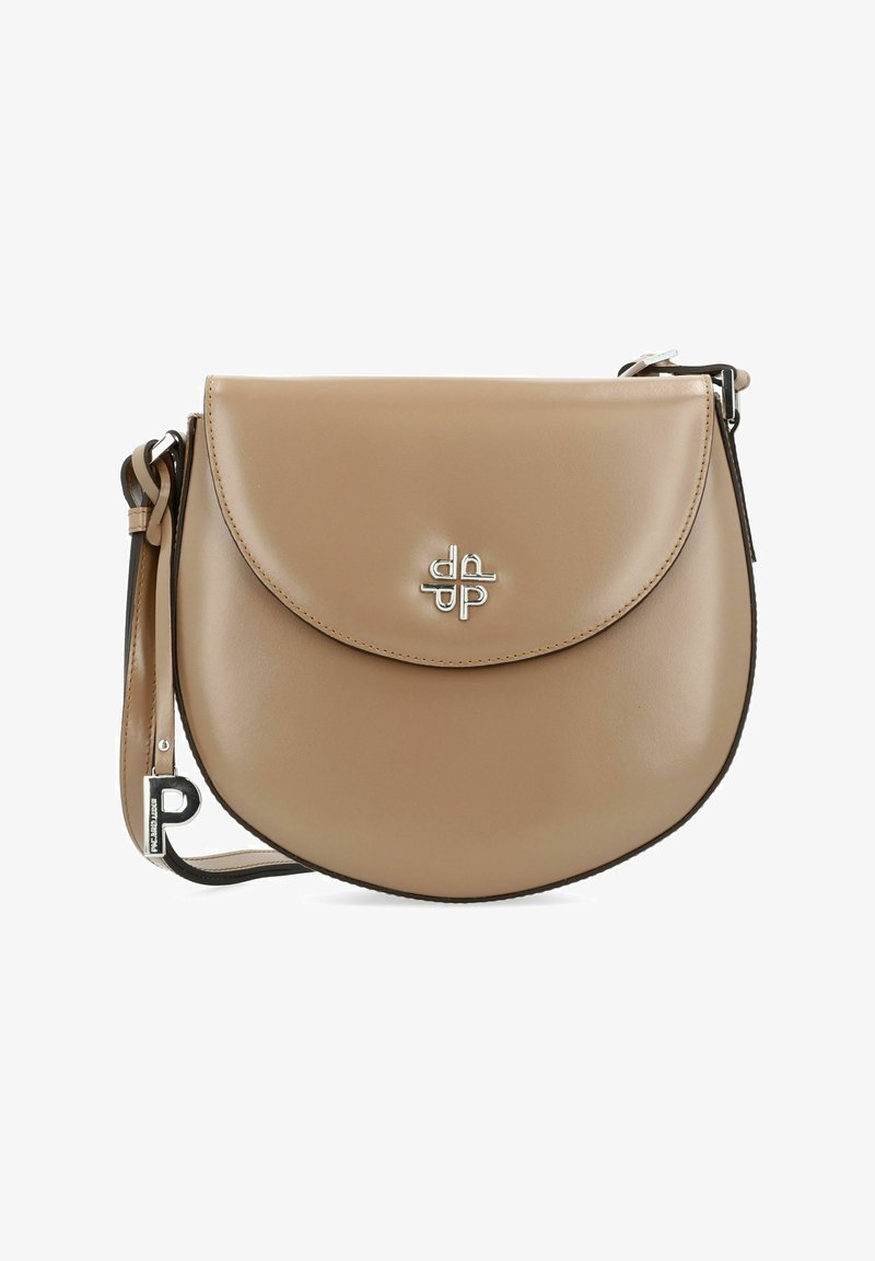 Sac bandoulière en cuir beige avec une forme arrondie, doté d'une fermeture à rabat et d'un accent logo en ton argenté. Sangle ajustable incluse.