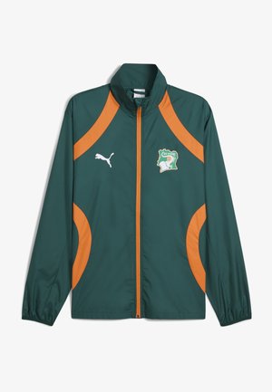 Zelena lahka jakna z oranžnimi detajli, visokim ovratnikom in osrednjim zadrgo. Vsebuje logo Slonokoščene obale in blagovno znamko Puma.