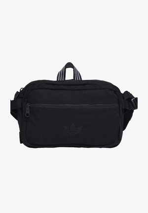 Czarna materiałowa torba na pas z przednią kieszenią na zamek, regulowanym paskiem, paskowanym górnym uchwytem i subtelnym logo Adidas trefoil na przednim panelu.