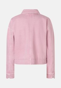 Rosa Denimjacke mit Kragen, langen Ärmeln und verkürztem Design. Mit sichtbaren Nähten und seitlichen Schlitzen an den Ärmeln.