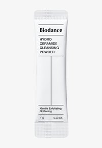 Poudre nettoyante Hydro Céramide Biodance dans un petit sachet blanc, avec du texte noir et un bord texturé. Poids net 1 g.