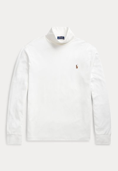 Biały golf z długim rękawem z małym haftowanym logo konia i jeźdźca na lewej piersi.