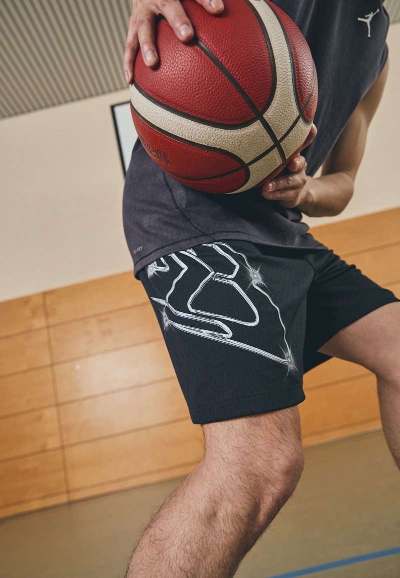 Jordan - 23 GRAPHIC SHORT - Sports shorts - black/white, Enlarge