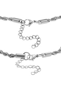 Collar de cadena torcida de plata con cierre de langosta, cadena de extensión para ajustar la longitud y un acabado suave.