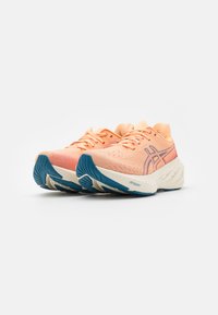 ASICS NOVABLAST 4 - Cestná bežecká obuv - faded orange/deep red