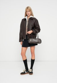 Abercrombie & Fitch CLASSIC - Μπουφάν από συνθετικό δέρμα - brown