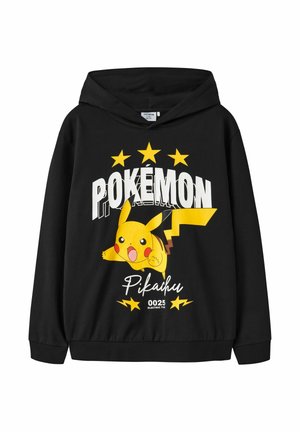 Czarna bluza z kapturem z grafiką Pikachu, słowo "POKÉMON," z trzema żółtymi gwiazdkami nad nim oraz tekst "Pikachu 0025 Electric Type" pod spodem.