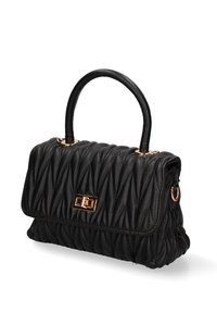 Borsa a tracolla nera trapuntata con una forma rettangolare strutturata, manico superiore e dettagli in metallo dorato. Presenta una finitura testurizzata e una chiusura a patta.