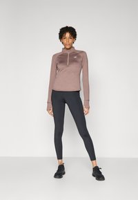 New Balance ATHLETICS GRID 1/2 ZIP - Hosszú ujjú felső - earth shadow heather
