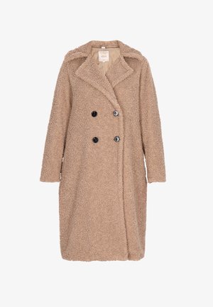 Abrigo beige de doble botonadura hecho de un tejido texturizado y suave, con un cuello con muescas y botones negros. Las mangas largas llegan hasta las muñecas.