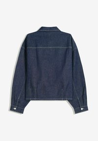 Giacca di jeans blu scuro con maniche lunghe, colletto a punta e polsini con bottone. Presenta cuciture visibili e una silhouette cropped.
