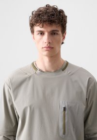 Thumbnail Image 7