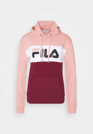 Sudadera con capucha con mangas rosas, cuerpo burdeos, panel blanco en el pecho, bolsillo delantero y gran logo FILA negro y rosa en el frente.
