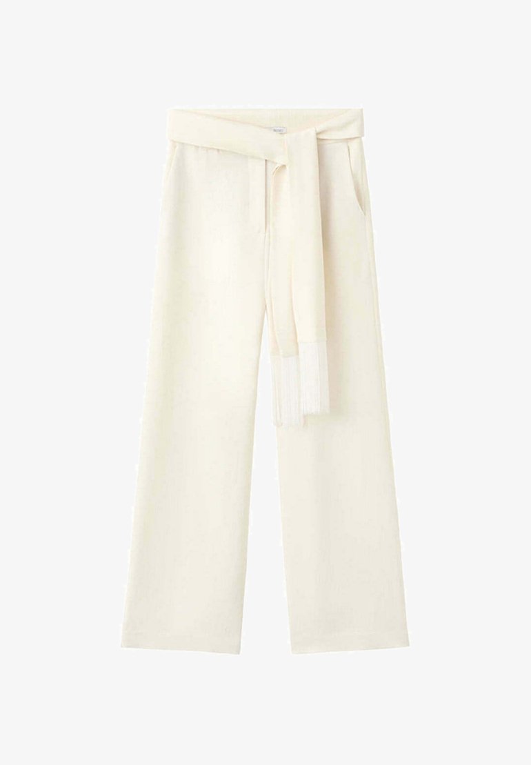 Pantalon crème taille haute à jambes larges avec poches latérales et ceinture assortie en tissu aux extrémités frangées nouée à la taille.