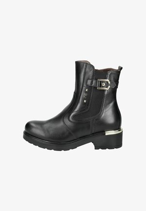 Stivale alla caviglia in pelle nera con punta rotonda, pannelli laterali elasticizzati, dettagli con fibbia metallica e tacco basso a blocco con accentuazione argentata.