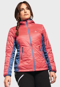 Gepolsterte, leichte Jacke in Pink mit blauen Akzenten. Verfügt über einen hohen Kragen, einen Reißverschluss auf der Vorderseite und seitliche Taschen. Glatte Textur und taillierter Schnitt.