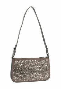 Kožená kabelka v šedé barvě, s uzavíráním na zip a popruhem. Přední část zdobí malé, reflexní cvočky v rozptýleném vzoru.