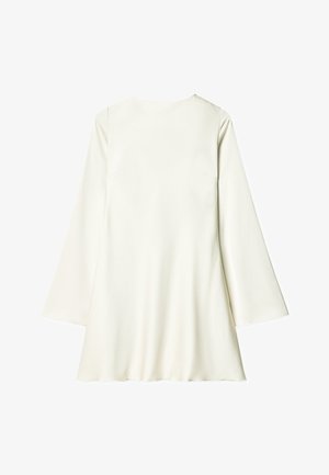 Robe crème à manches longues de coupe évasée en ligne A, avec un col haut, une texture lisse et un ourlet légèrement évasé, vue de dos.