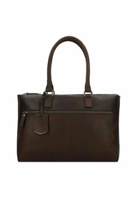 Bolso de cuero marrón oscuro con asas dobles, bolsillo delantero con cremallera y etiqueta de equipaje. Textura suave y diseño rectangular elegante.