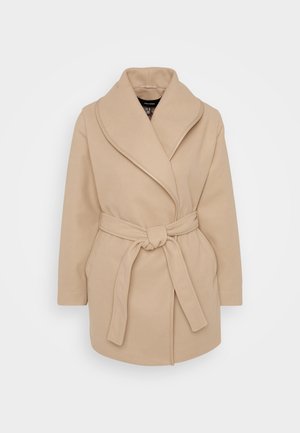Beige ullplagget wrap-kåpen med bred sjalkrage, lange ermer, frontlommer og en knyttet belte i livet.