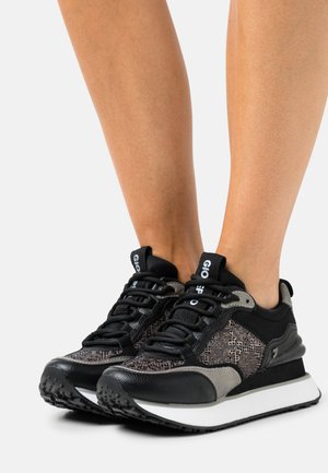SELJE - Zapatillas - black