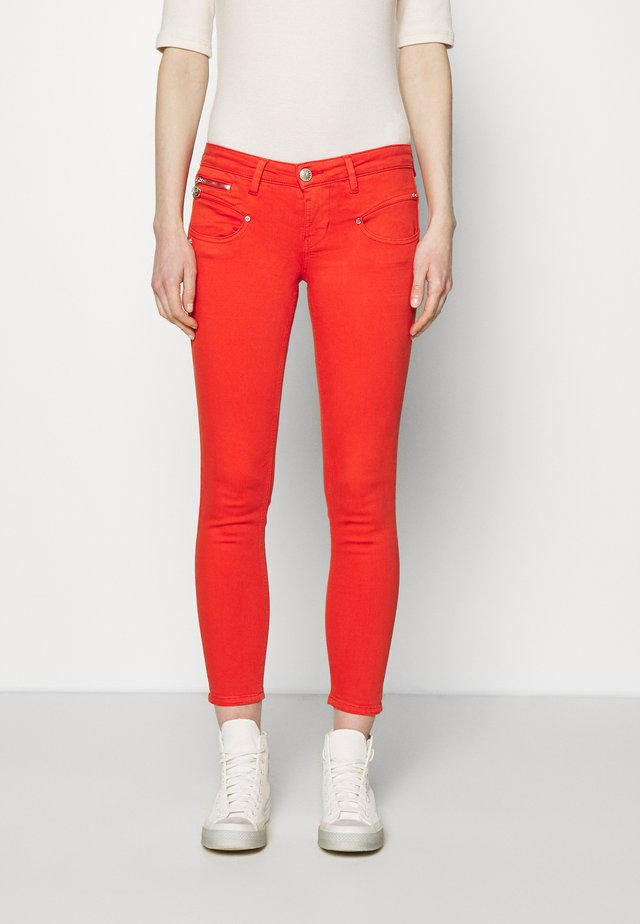 ALEXA CROPPED NEW MAGIC - Bukse - fiesta