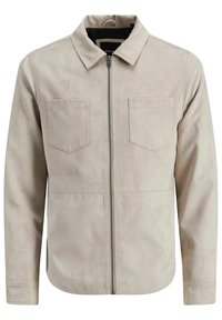 Ljusbeige faux suede-jacka med dragkedja fram, spetsig krage, två bröstfickor och sidofickor. Slät textur och strukturerad passform.