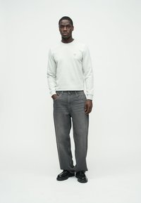 Guess BASIC - Pusa - warm stone grey