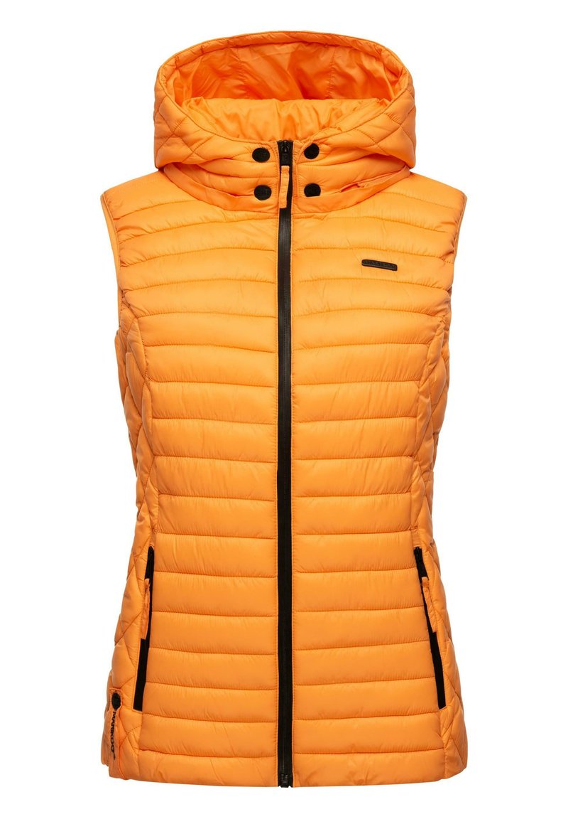 Gilet imbottito arancione senza maniche con cappuccio, caratterizzato da un design trapuntato, chiusura frontale con zip e tasche laterali con dettagli neri.