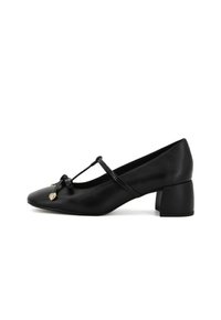 Scarpe con tacco a blocco in pelle nera, con punta affusolata, dotate di cinturino alla caviglia regolabile e un nastro decorativo annodato nella parte anteriore per un tocco di stile.