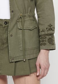 Koroshi Parka - kaki khaki