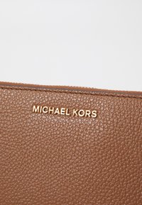Thumbnail Image 4