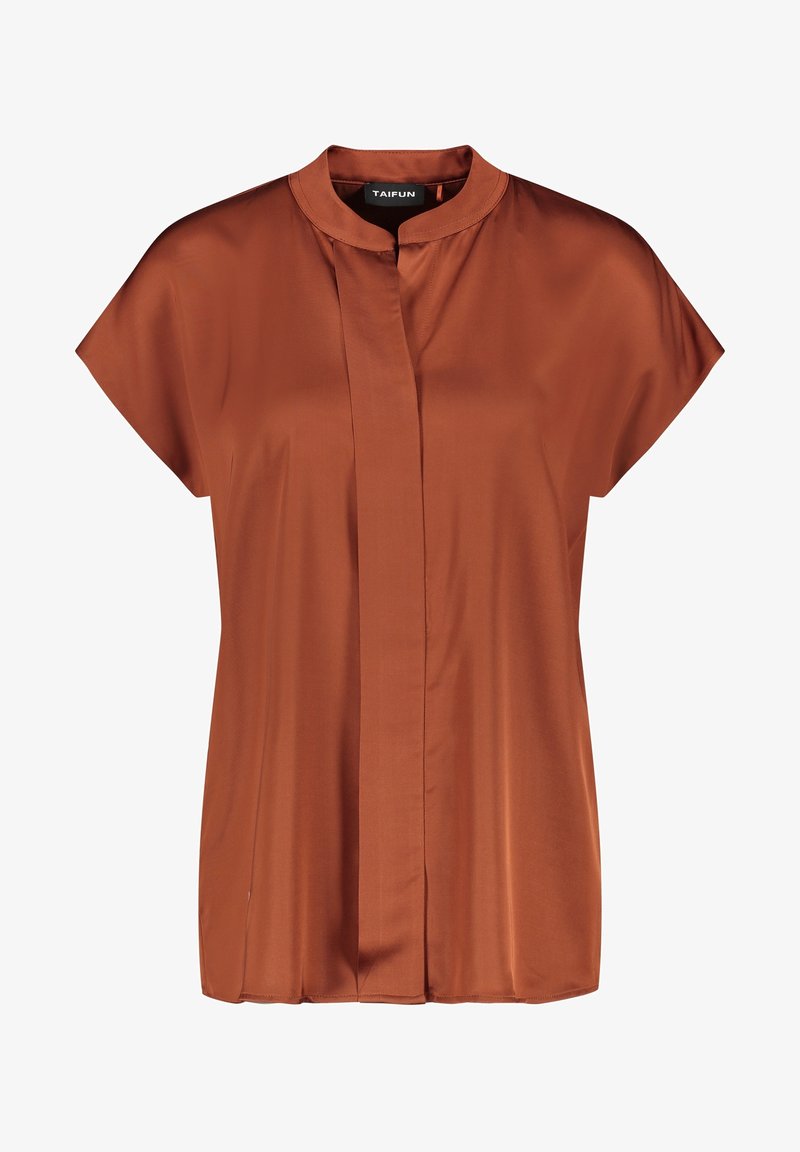 Blouse à manches courtes couleur rouille avec col mandarin et patte de boutonnage avant dissimulée, tissu lisse semblable à du satin, étiquette de marque à l'intérieur du col.