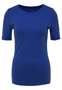 Camiseta corta de manga azul hecha de suave algodón, con un cuello redondo y una forma ajustada. Textura suave sin patrones ni acentos visibles.