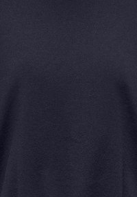 Tissu bleu marine foncé avec une texture lisse et un tricot fin. Couleur uniforme sans motifs ni accents visibles.