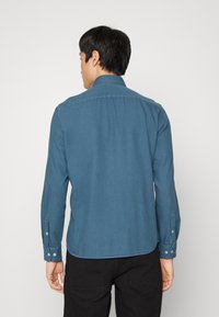 Marc O'Polo SPREAD COLLAR LONG SLEEVE SHAPED FIT WITHOUT BACKDARTS - Camisa - grayed blue