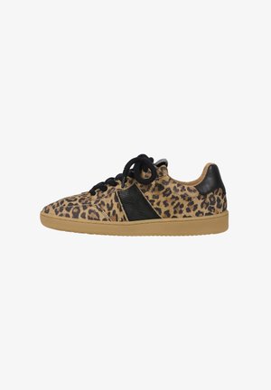 Luipaardprint sneakers met een gestructureerd oppervlak, zwarte accenten, ronde neus en zwarte veters, voorzien van een gumrubberen zool.
