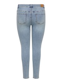 Lyseblå denim skinny jeans vist bakfra med to baklommer og en brun merkeetikett på linningen.