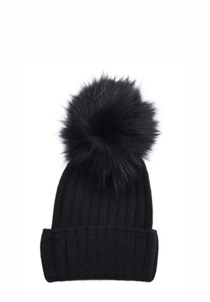 Berretto di lana nera a maglia con una texture a coste e un grande pompon nero fluffy sulla parte superiore. Presenta un risvolto nella parte inferiore.