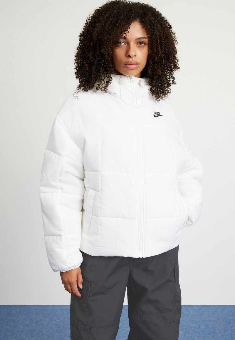 Nike Sportswear W NSW ESSTL THRMR CLSC PUFFER - Vinterjakke - sail ...