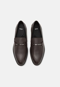 BOSS TAYIL - Alkalmi belebújós cipők - dark brown