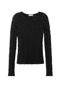 Crna dugorukava majica napravljena od teksturirane tkanine s naboranim uzorkom. Ima okruglu izrezanost i prilagođeni kroj.