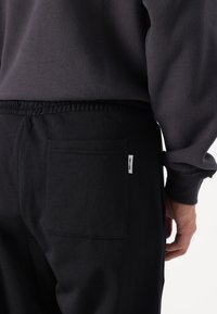 Only & Sons ONSCONNOR STRAIGHT PANTS - Jogginghose - black