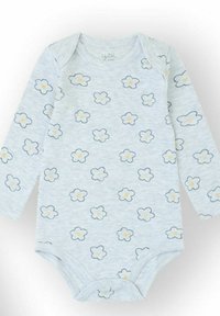 Bodi de bebé de manga larga en azul claro, hecho de tela suave, con un patrón floral con centros amarillos y contornos azul oscuro.