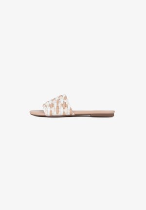 Infradito intrecciati in bianco sporco e beige. Presentano una suola piatta e un motivo a incrocio sulla cinghia. Design semplice e minimalista.