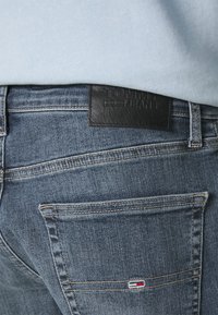Tommy Jeans AUSTIN SLIM - Tapered-Farkut - denim dark