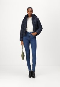 Tommy Hilfiger CASUAL JACKET - Talvejope - desert sky
