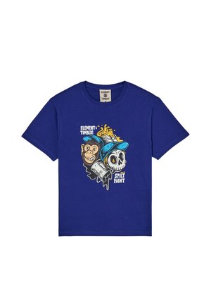 Blauw T-shirt met korte mouwen met een afbeelding van een glimlachende aap en een schedel die blauwe petten dragen, verfblikjes die gele en zwarte verf morsen, en tekst "Element Timber" en "Spilt Paint".
