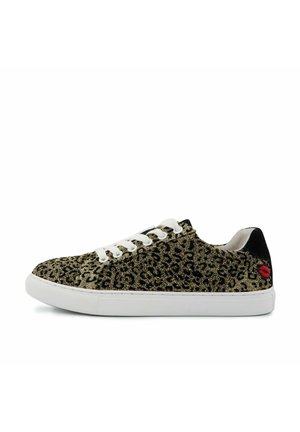Baskets motif léopard noir et or avec des lacets blancs et une semelle en caoutchouc. Matériau doux, bout rond et accent en logo rouge sur le talon.
