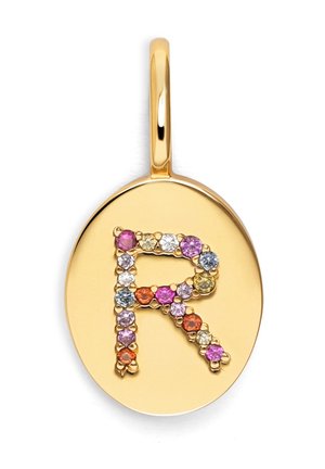 Colgante ovalado de oro con una letra 'R' en relieve decorada con gemas multicolores de diversas formas y tamaños, unido mediante un pequeño lazo.